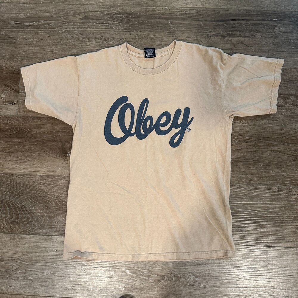 OBEY Script Logo Graphic T-Shirt Tan Beige Short Sleeve Crew Neck Men's Medium